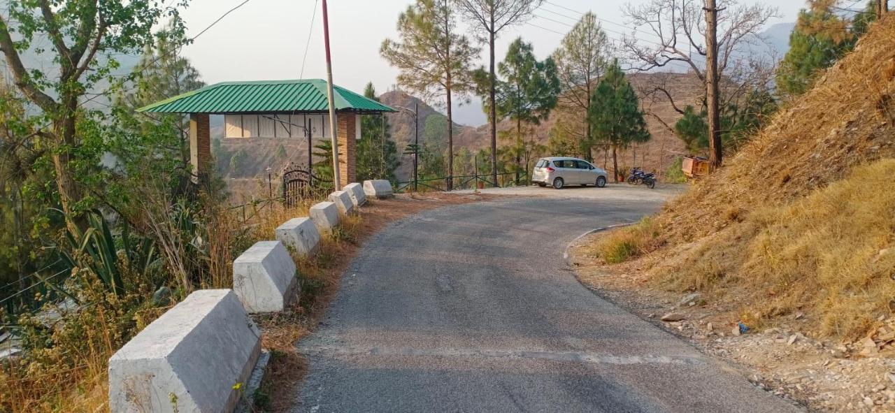 Blue Pine Orchards - Villas Lansdowne Ngoại thất bức ảnh