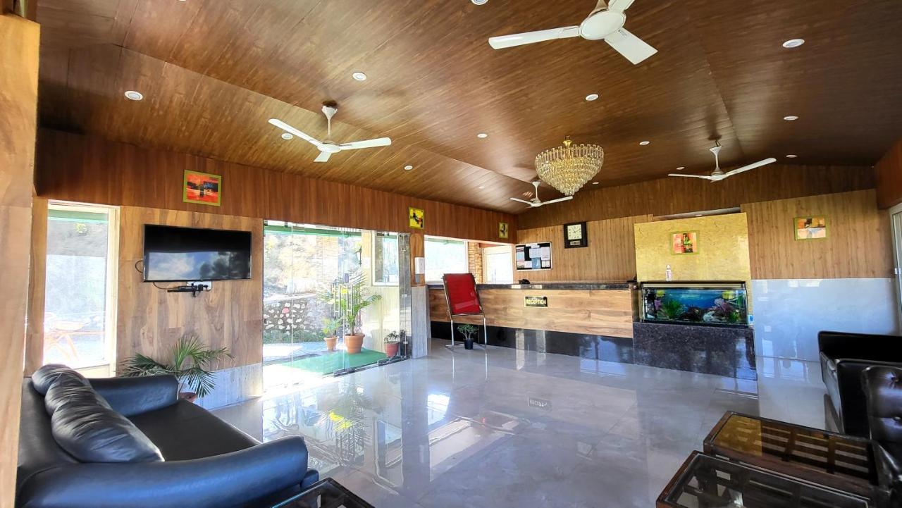 Blue Pine Orchards - Villas Lansdowne Ngoại thất bức ảnh