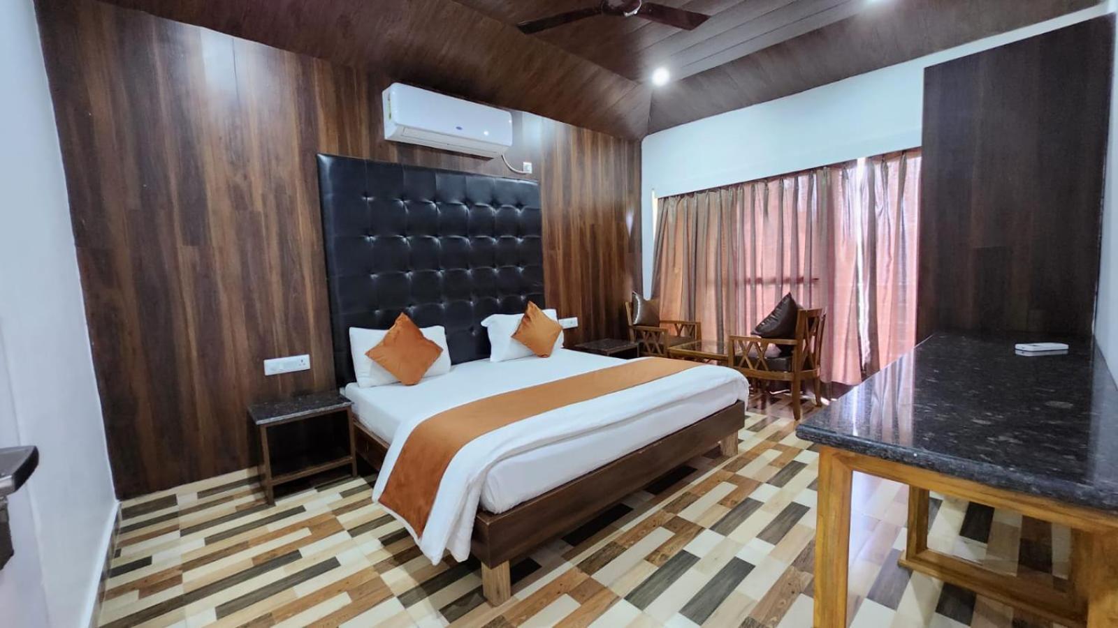 Blue Pine Orchards - Villas Lansdowne Ngoại thất bức ảnh